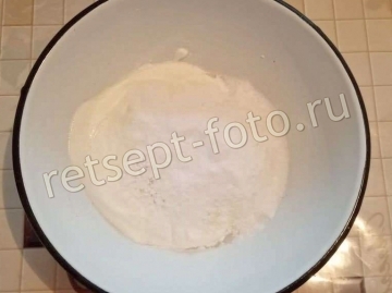 Шоколадный торт с бананом и сметанным кремом