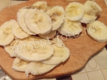 Шоколадный торт с бананом и сметанным кремом