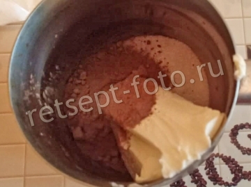 Шоколадный торт с бананом и сметанным кремом