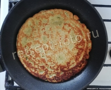 Шпинатные блины с семгой и сливочным сыром