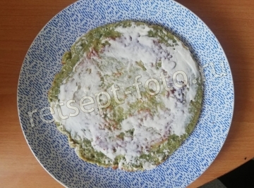 Шпинатные блины с семгой и сливочным сыром