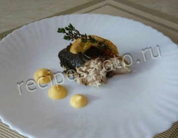 Скумбрия с лимоном и зеленью в духовке в фольге