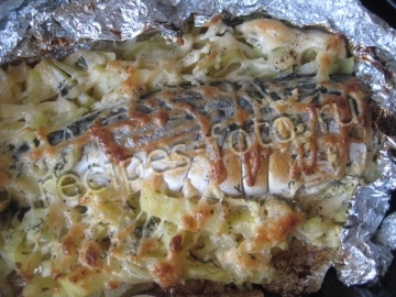 Скумбрия запеченная в духовке с картошкой в фольге