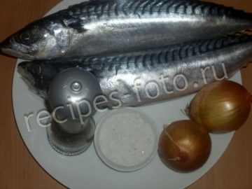 Скумбрия запеченная с луком и лимонным соком в духовке