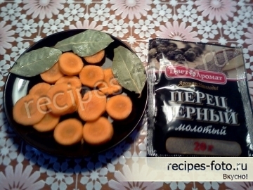 Скумбрия запеченная в фольге с лимоном и морковью в духовке