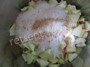 Сладкий рис с яблоками на плите