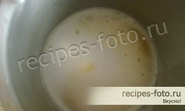 Сладкий рулет с орехами из дрожжевого теста