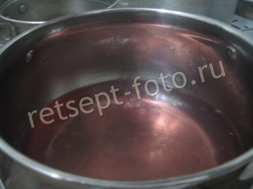 Слива с косточками в сиропе