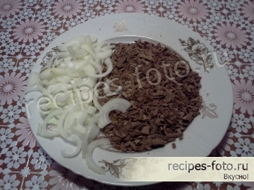 Слоеный салат из говяжьей печени