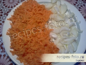Слоеный салат с курицей и ананасами