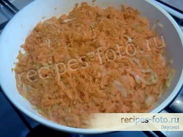 Слоеный салат с курицей и ананасами
