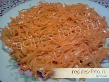 Слоеный салат "Бунито" с курицей и корейской морковкой