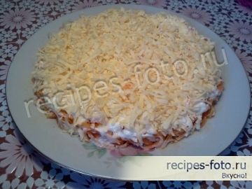 Слоеный салат "Бунито" с курицей и корейской морковкой