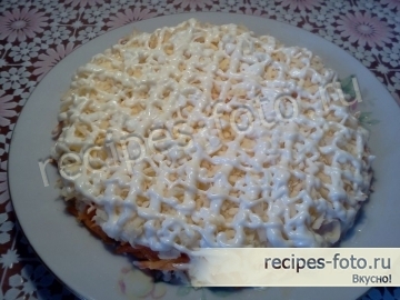 Слоеный салат "Бунито" с курицей и корейской морковкой