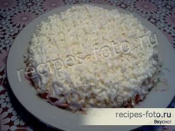 Слоеный салат "Бунито" с курицей и корейской морковкой