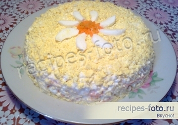 Слоеный салат "Бунито" с курицей и корейской морковкой