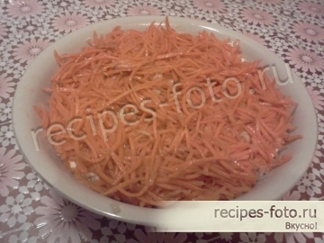 Слоеный салат с курицей, кукурузой и корейской морковкой