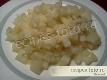Слоеный салат с соленой скумбрией и корейской морковью