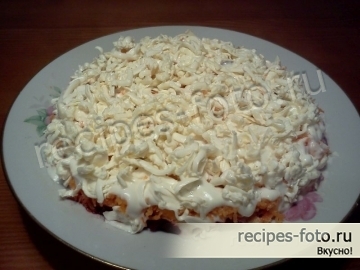 Слоеный салат «Трио» со свеклой, морковью и сыром