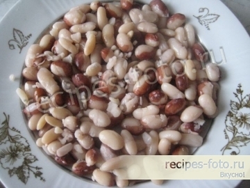 Слоеный зимний салат с фасолью и красной капустой