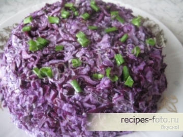 Слоеный зимний салат с фасолью и красной капустой