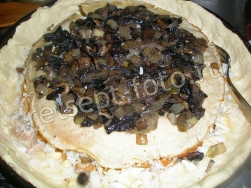 Слоеный пирог с курицей, грибами и рисом "Курник"