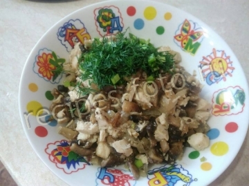 Слоеный пирог с курицей и грибами