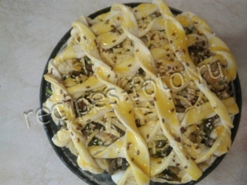 Слоеный пирог с курицей и грибами