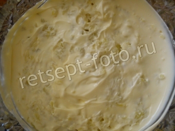 Слоеный салат с курицей и курагой на праздник
