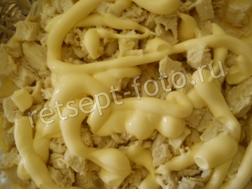 Слоеный салат с курицей и курагой на праздник