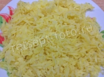 Слоеный салат с курицей и морковью по-корейски
