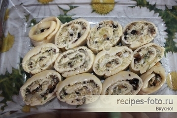 Слойки с сыром и грибами