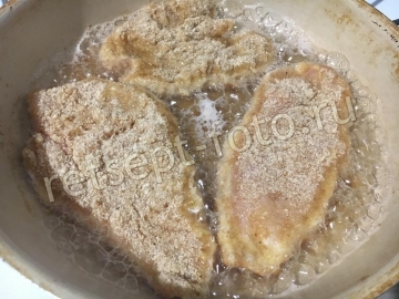 Сочные куриные отбивные в кляре и сухарях