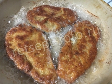 Сочные куриные отбивные в кляре и сухарях