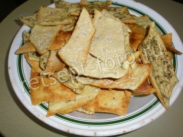Соленое печенье с сыром и кунжутом