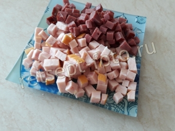Солянка с курицей, ветчиной и вяленой говядиной