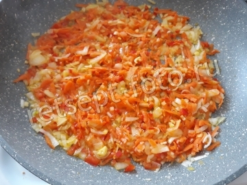Солянка с курицей, ветчиной и вяленой говядиной