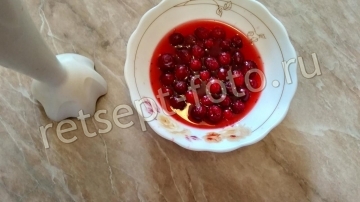 Стейк с клюквенным соусом