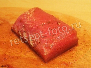Стейк тунца в обжарке "Medium rare"