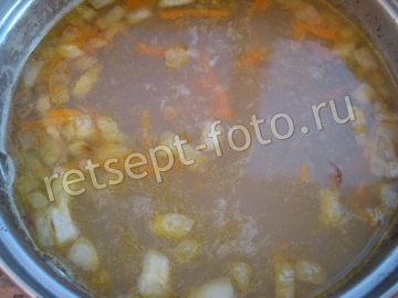 Суп с крапивой, яйцом и курицей