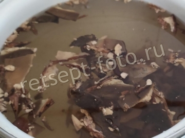 Суп с сухими грибами и картофелем