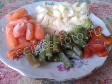 Суп с замороженными овощами и курицей