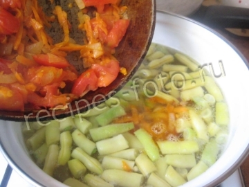 Суп со стручковой зеленой фасолью и грибами без мяса