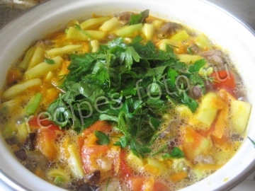 Суп со стручковой зеленой фасолью и грибами без мяса