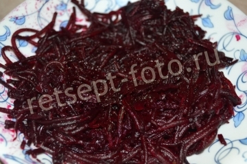 Свекольная икра с солеными огурцами