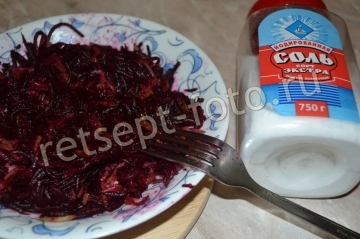 Свекольная икра с солеными огурцами