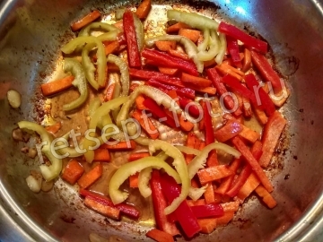 Свинина с овощами на сковороде от Гордона Рамзи