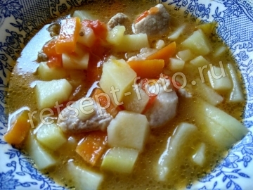 Свинина с кабачками и картошкой в мультиварке