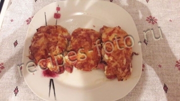 Свинина с помидорами и сыром в духовке