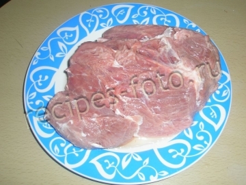 Свинина шпигованная морковью и чесноком запеченная в духовке: рецепт с фото